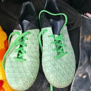Adidas girls’ cleats size 6
